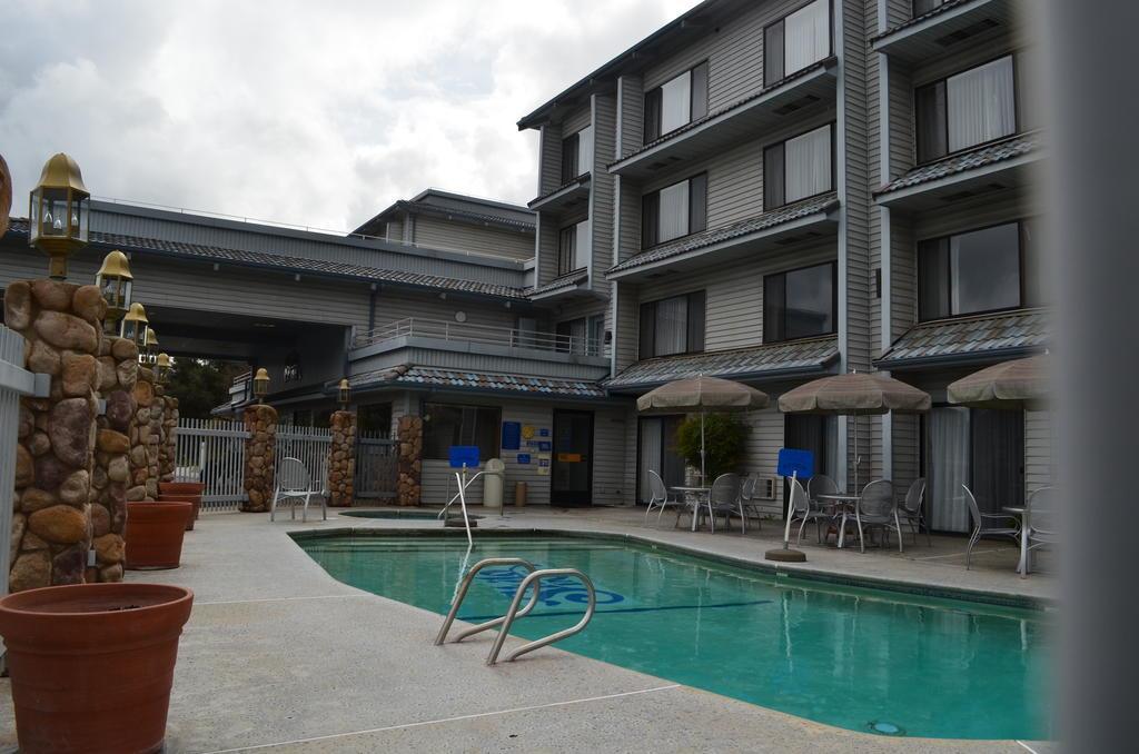 Yosemite Southgate Hotel & Suites Oakhurst Exterior photo